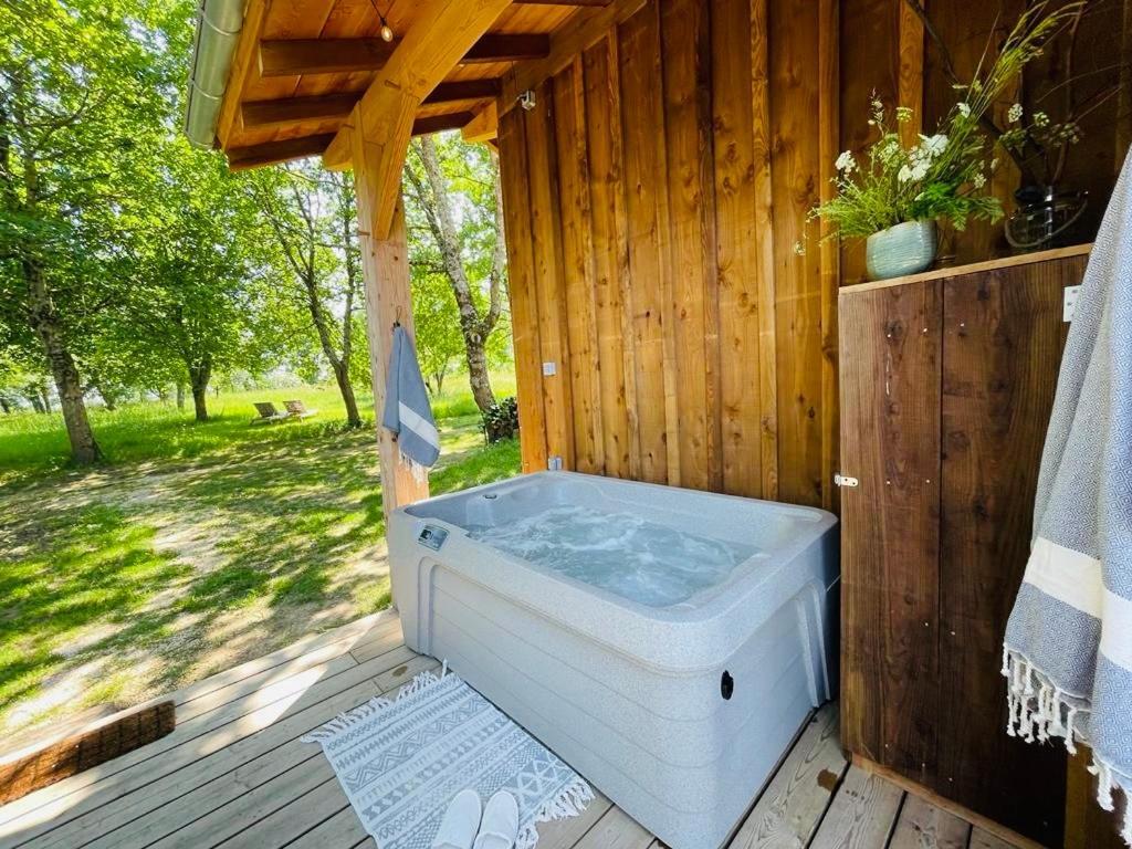 Dome Insolite Lichen Jacuzzi Et Petits-Dejeuners Inclus Gondrin 외부 사진